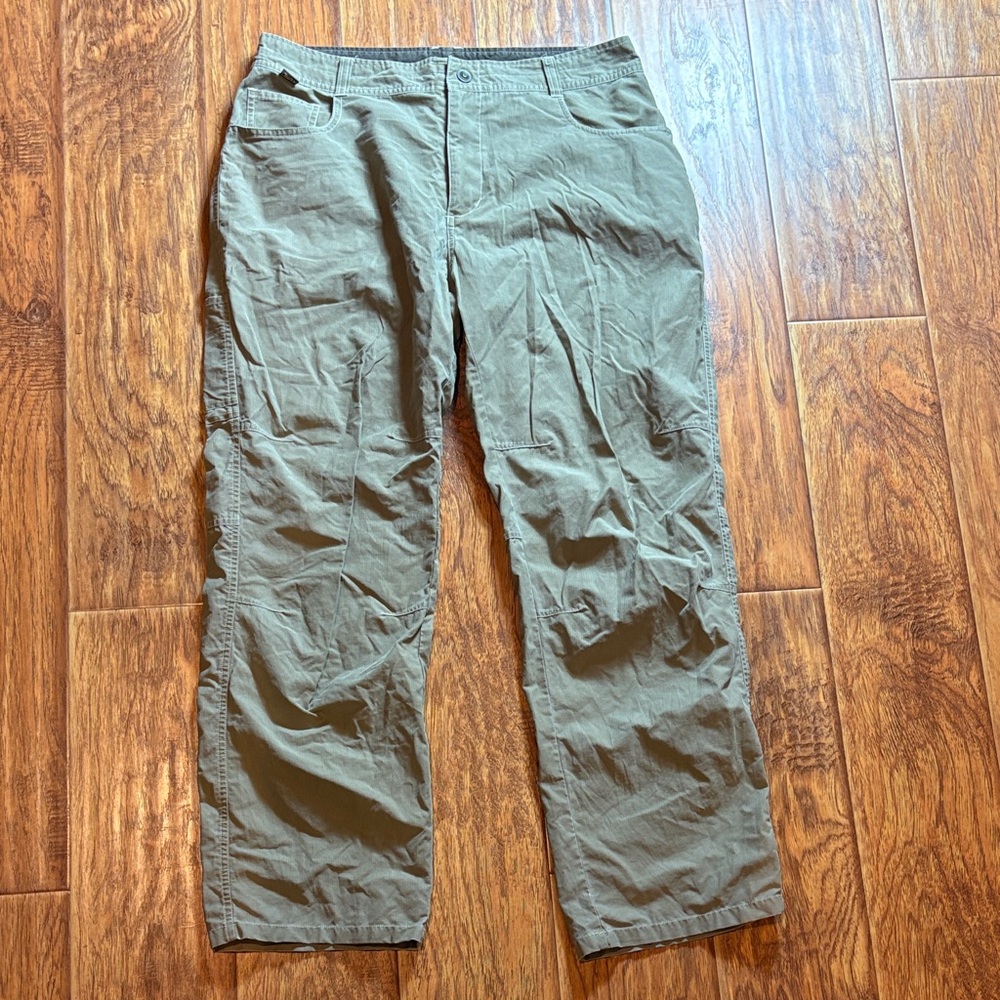 Kuhl men’s size 34x30 tan cargo pants